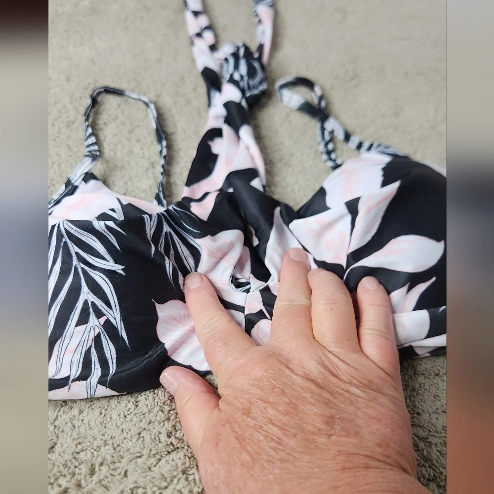 Women's Bikini Set With Black Bottoms & A Black/Pink Floral Swim Top - L